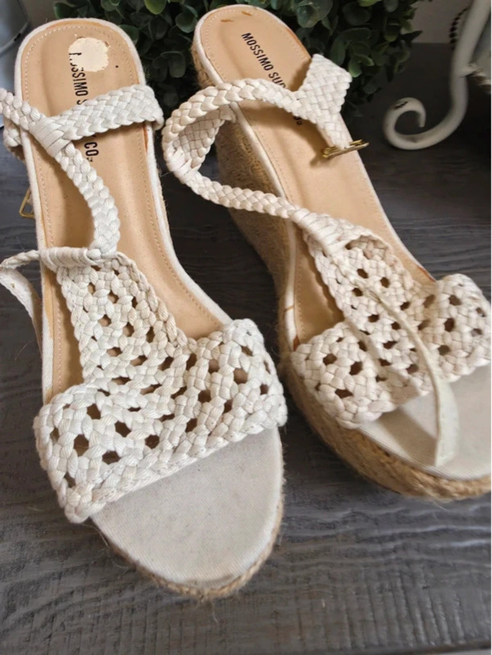 Woman's size 7 sandals mossimo brand